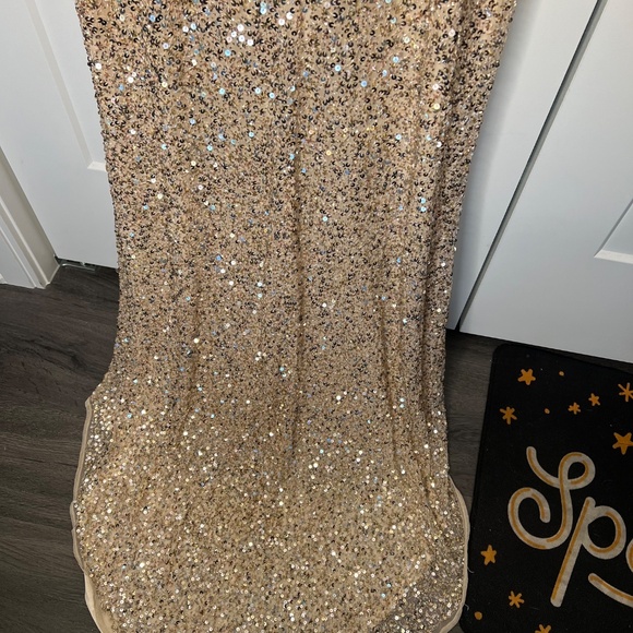 Mac Duggal NWT Embellished Sequin Open Back Long Evening Gown Women's Size 14 - Picture 11 of 12